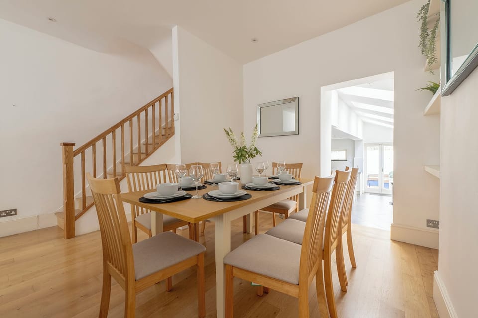 Luxury House | In-room dining