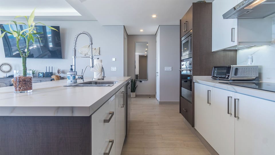 Condo, Multiple Beds, Balcony, Ocean View (Encantame Towers Viento 405) | Private kitchen | Dining table