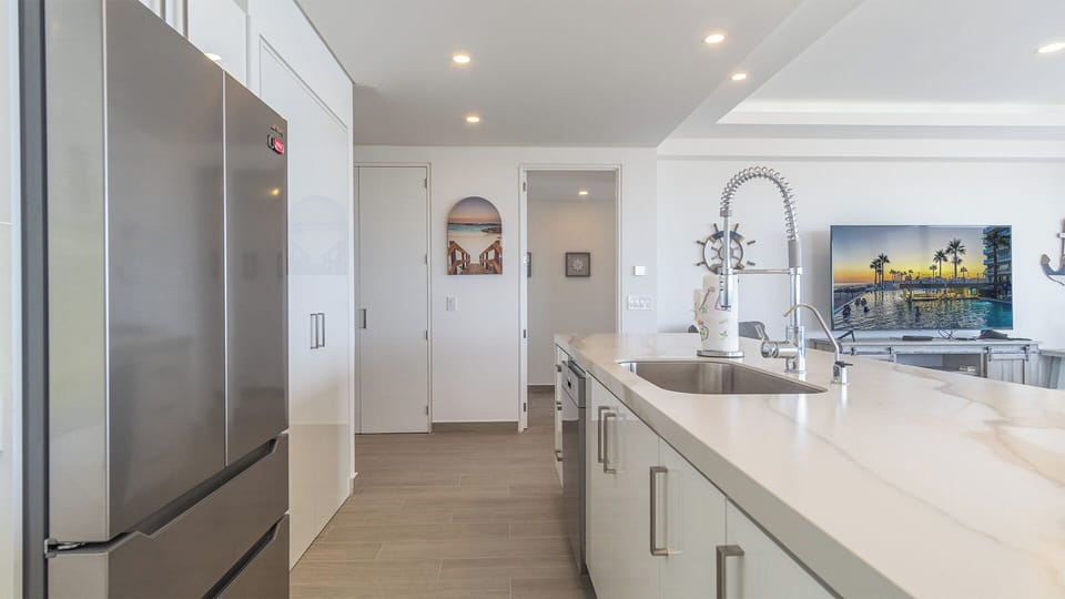 Condo, Multiple Beds, Balcony, Ocean View (Encantame Towers Viento 801) | Private kitchen | Dining table