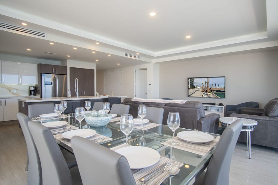 Condo, Multiple Beds, Balcony, Ocean View (Encantame Towers Velero 1701) | Interior