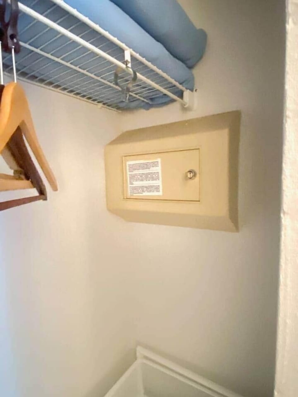 Bedroom - Wall safe - Sea World Orlando Apartments - Minutes from parks