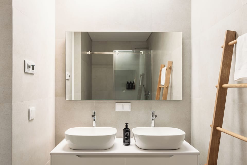 Comfort Double Room, Balcony | Bathroom | Shower, hair dryer, towels, soap