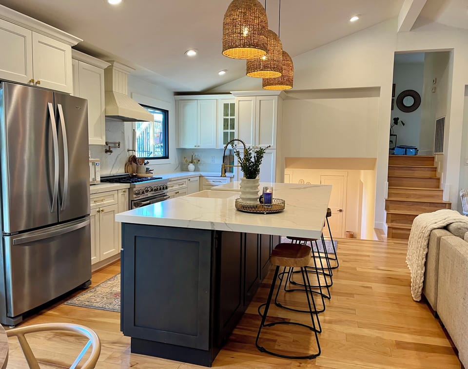 fully equipped kitchen with plenty of seating