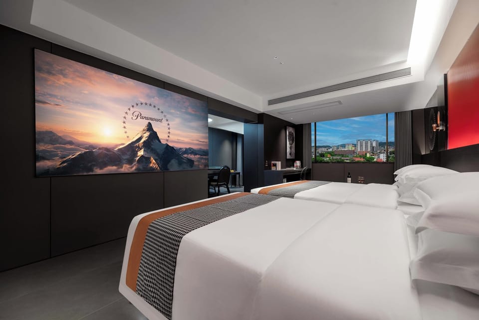 Classic Twin Room, City View | Desk, laptop workspace, free WiFi