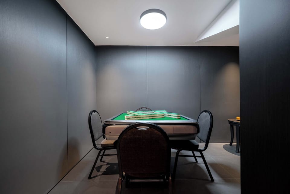 Classic Twin Room, City View | Desk, laptop workspace, free WiFi