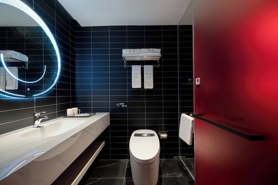 Basic Double Room, City View | Bathroom | Free toiletries, hair dryer, towels, soap