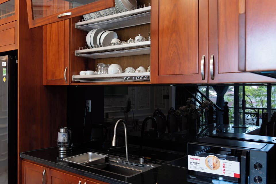 Luxury Apartment, City View | Private kitchen | Shared fridge, oven, stovetop, electric kettle