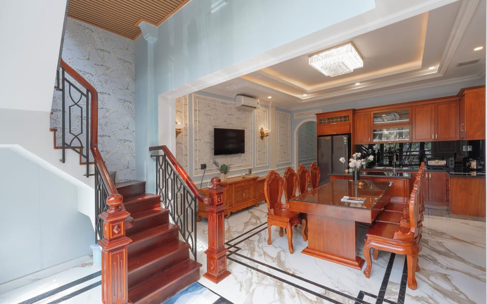 Luxury Apartment, City View | Living area | 45-inch Smart TV with satellite channels