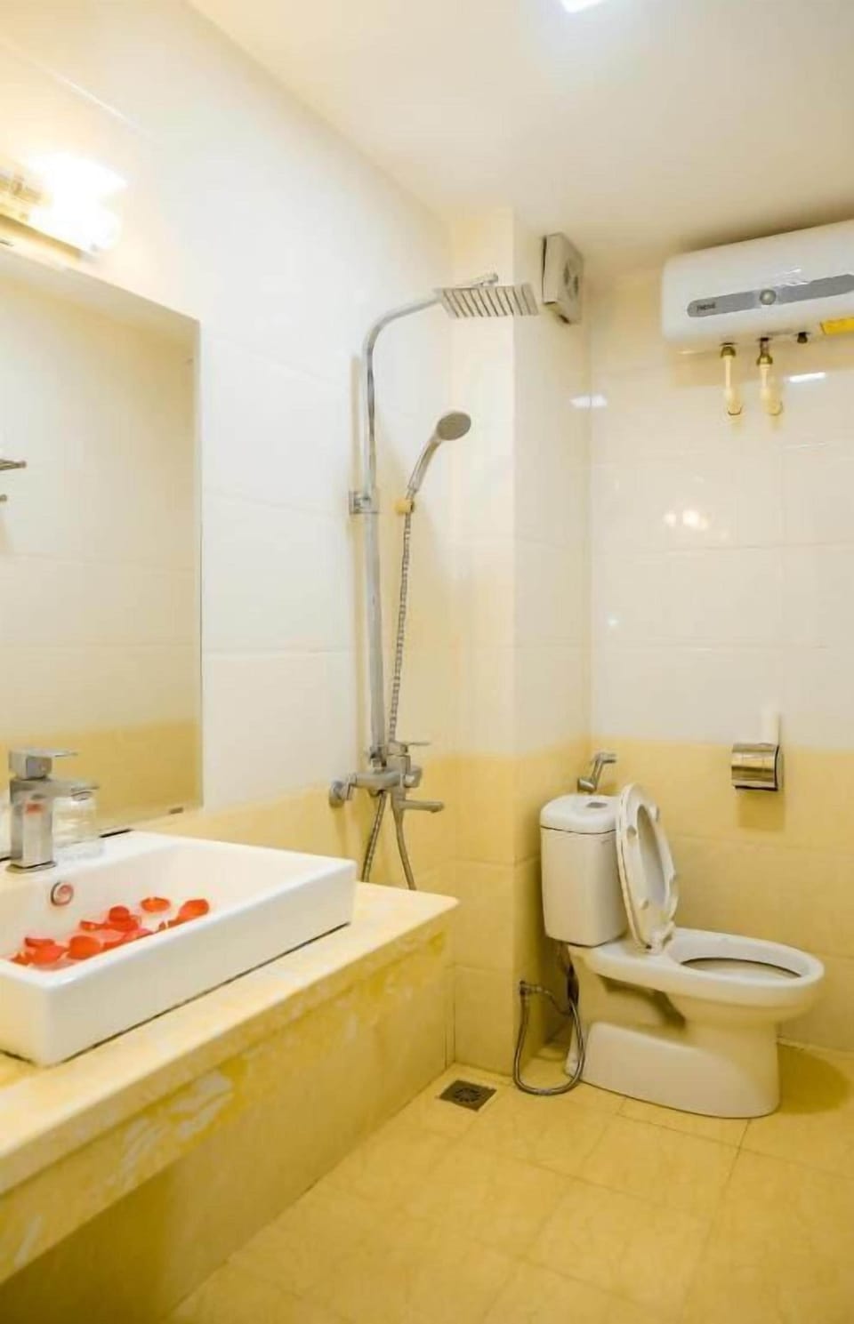 Superior Quadruple Room, Balcony, City View | Bathroom | Shower, free toiletries, hair dryer, slippers