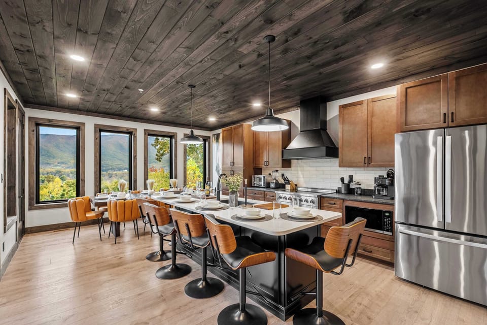 Large space for mingling in the kitchen while soaking up the views. 