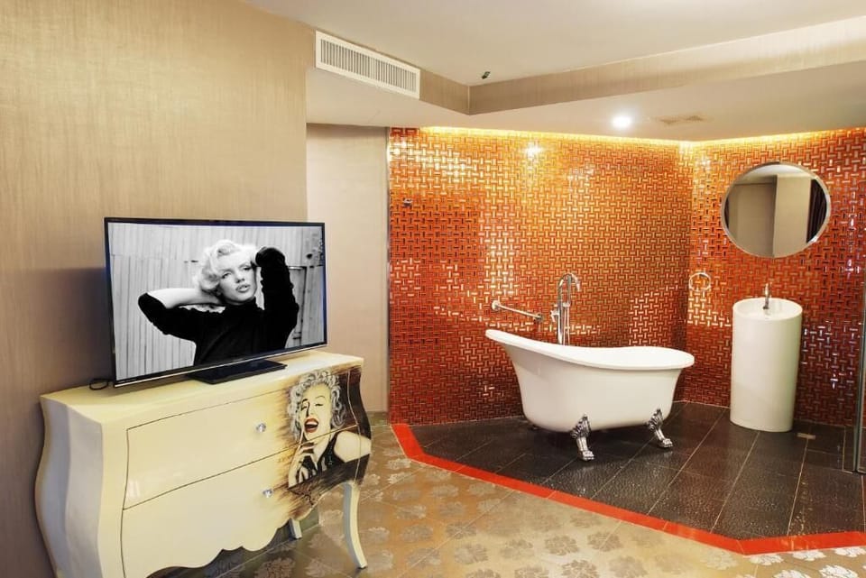 Premier Room | Desk, iron/ironing board, free WiFi