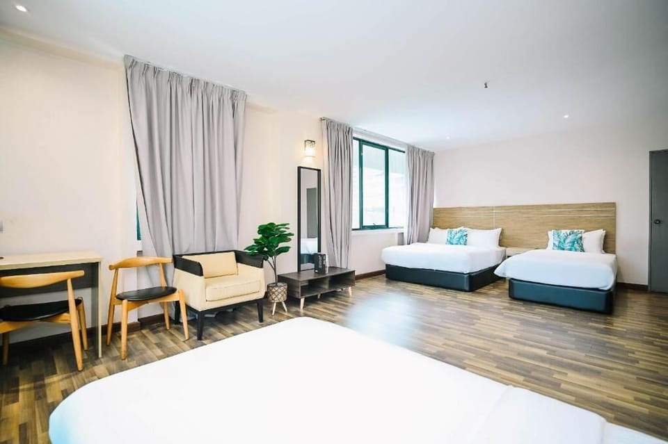 Superior Quadruple Room | Desk, iron/ironing board, free WiFi
