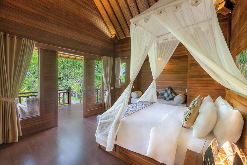 Junior Suite, Garden View | Desk, free WiFi, bed sheets