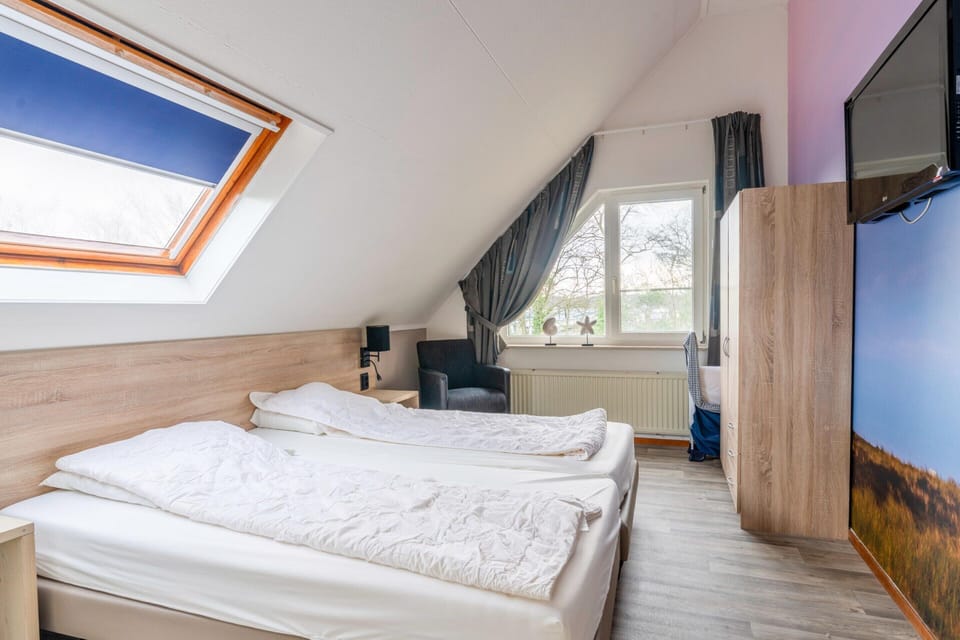 House | 3 bedrooms, individually furnished, bed sheets