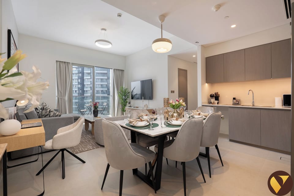Luxury Apartment, 2 Bedrooms, Balcony, City View | In-room dining