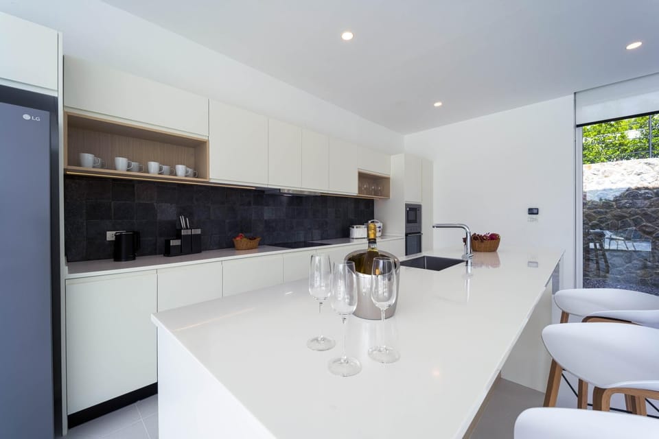 House, Private Pool, Garden View | Private kitchen | Electric kettle
