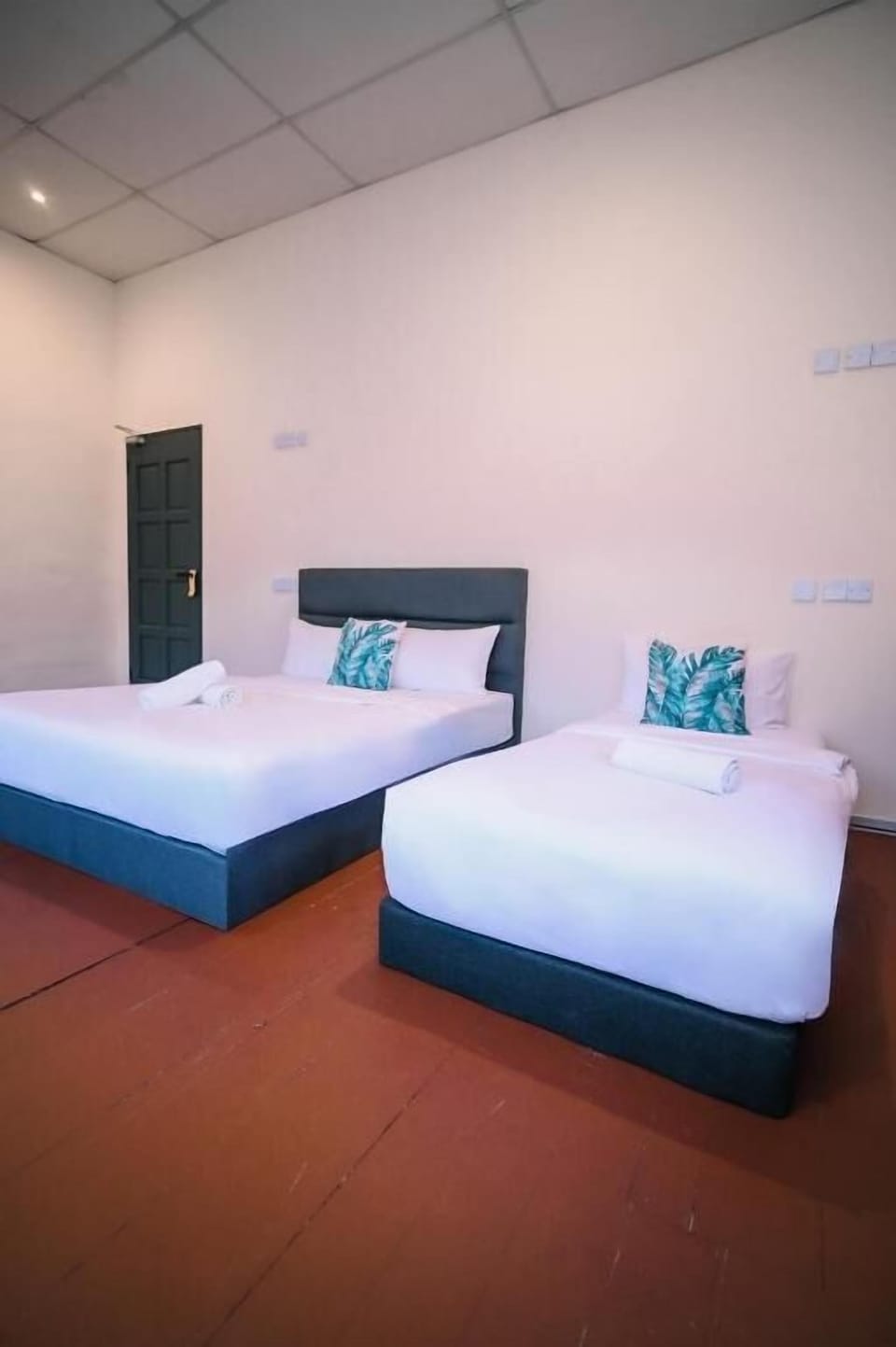 Triple Room | Desk, iron/ironing board, free WiFi