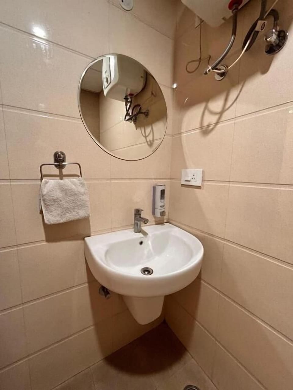Shower, free toiletries, towels, soap