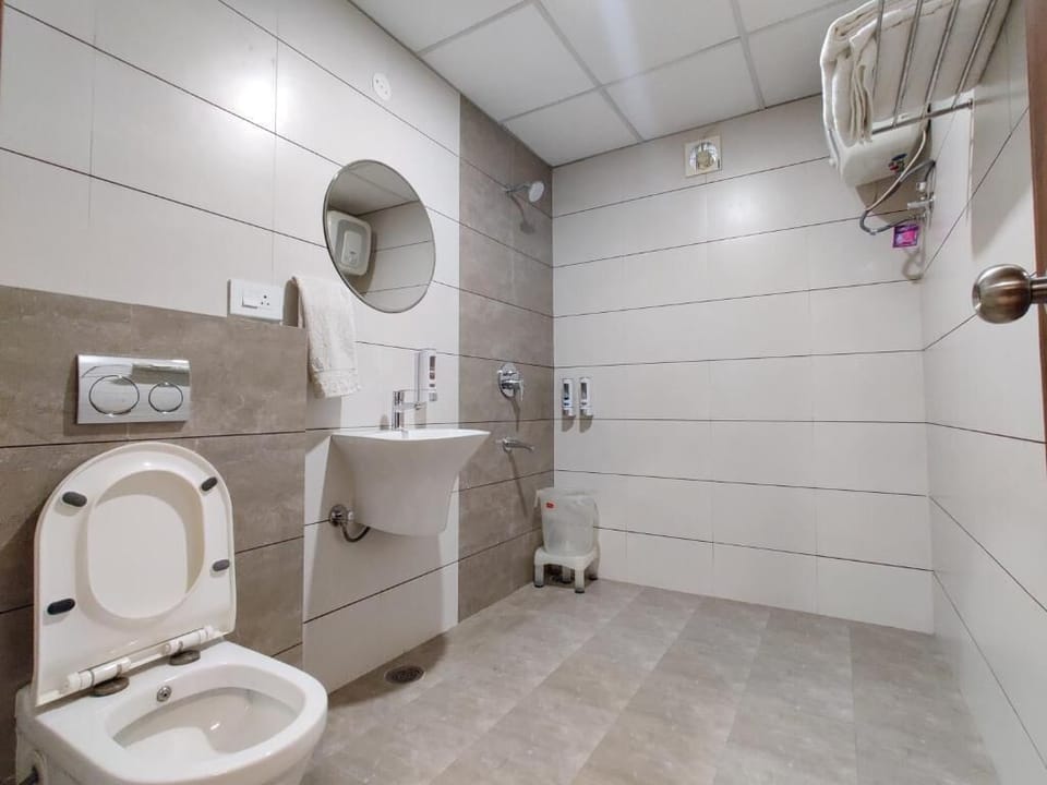 Shower, free toiletries, towels, soap