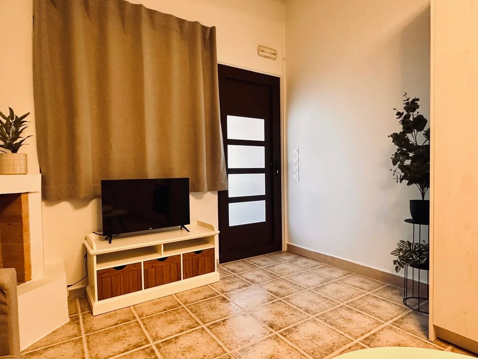 Apartment, 2 Bedrooms | Living area