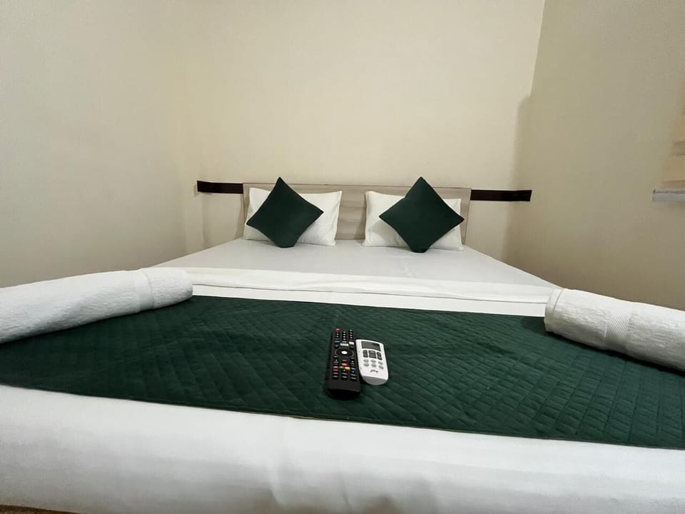 Classic Room | Desk, laptop workspace, free WiFi