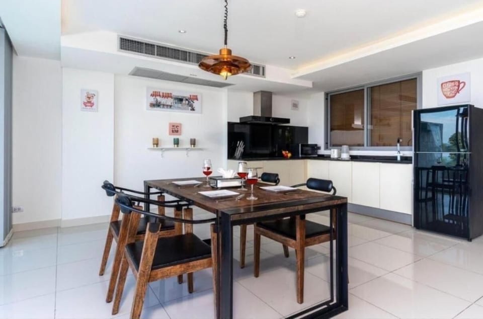 Apartment, 2 Bedrooms, Smoking, Private Pool | Dining room