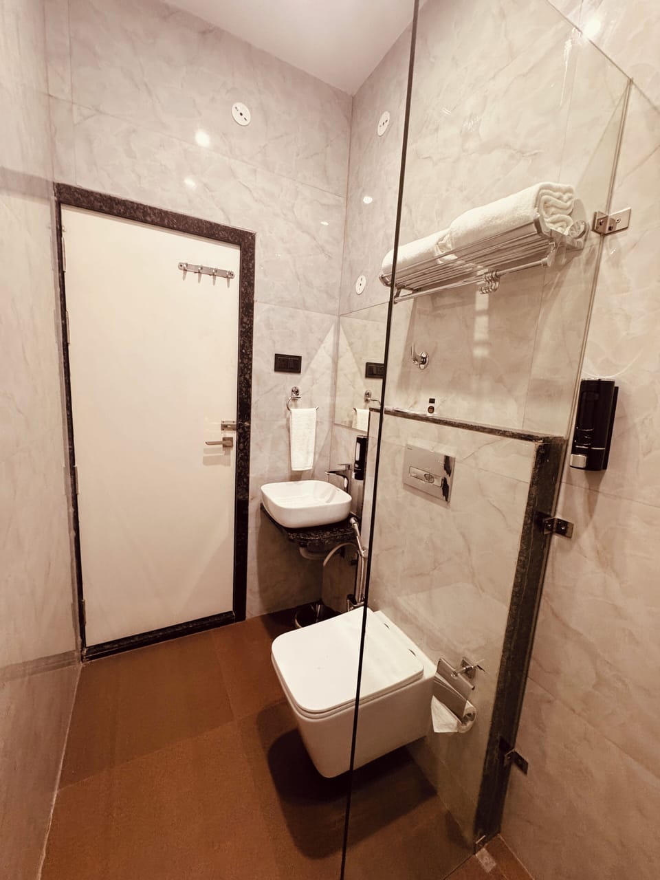 Family Suite, City View | Bathroom | Shower, free toiletries, hair dryer (on request), slippers