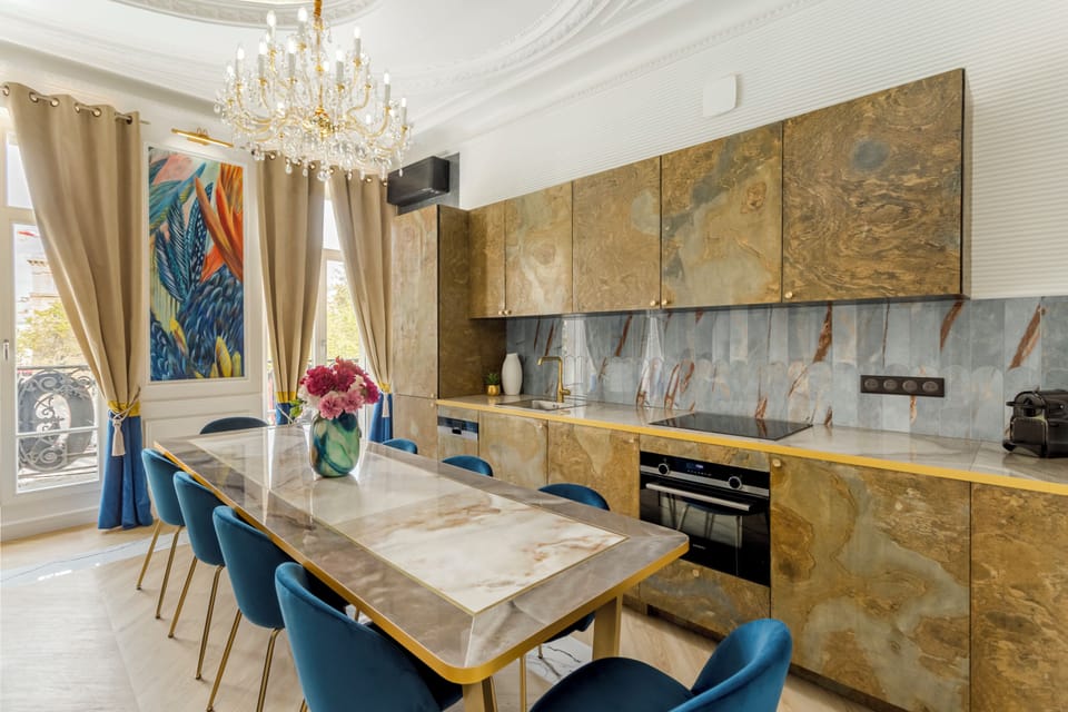 Apartment, City View | Private kitchen | Fridge, microwave, oven, stovetop