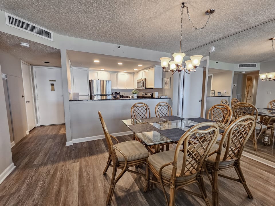 Condo, 2 Bedrooms | Dining