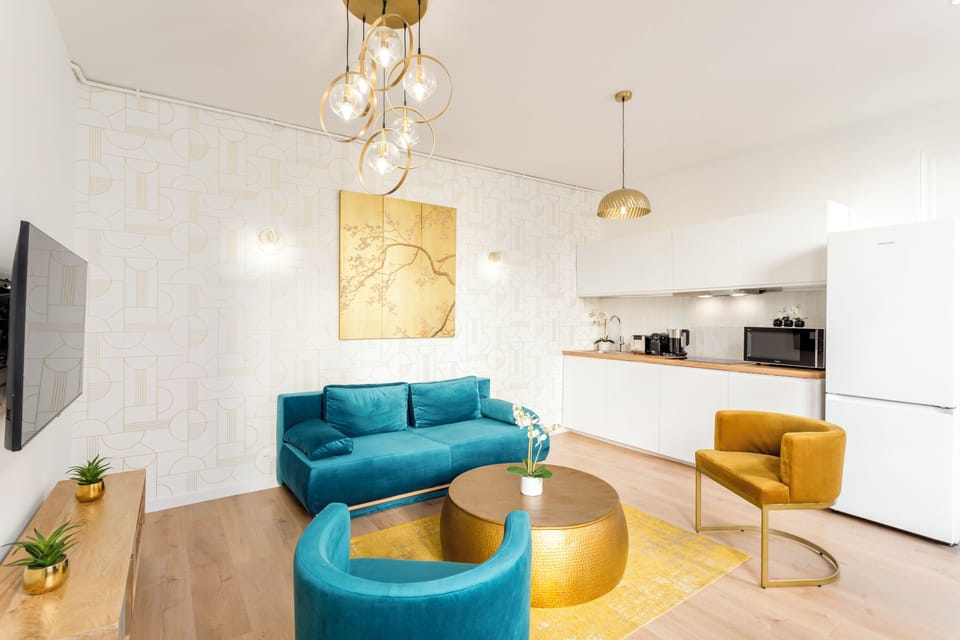 Apartment, Courtyard View | Living area | 32-inch Smart TV with cable channels, Netflix, streaming services