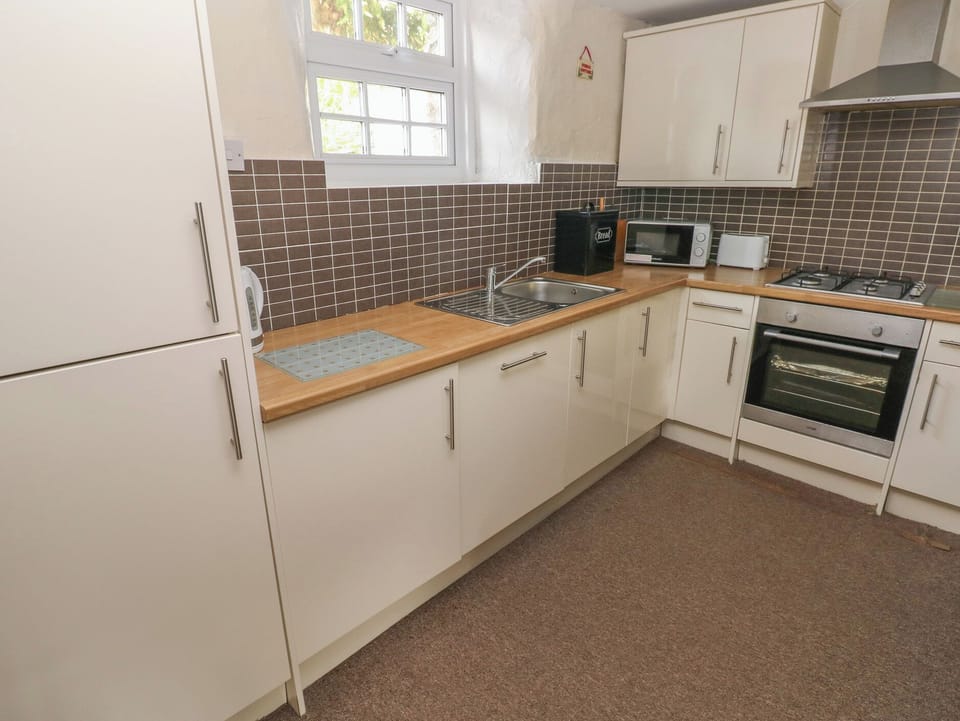 Dishwasher, cookware/dishes/utensils