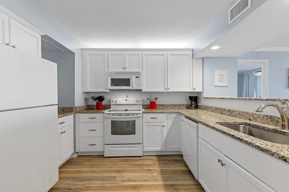 Condo, Multiple Beds (Horizons 202) | Private kitchen | Oven, toaster