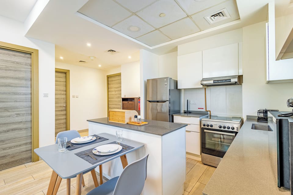 Apartment, Balcony, City View | Private kitchen | Fridge, microwave, oven, stovetop
