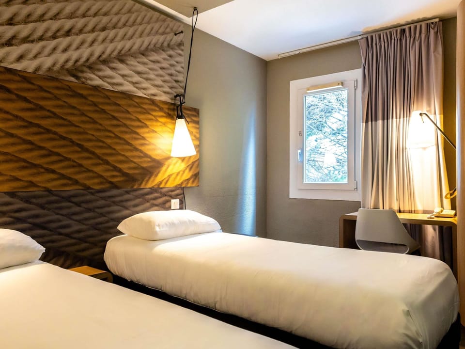 Standard Twin Room, 2 Twin Beds | Pillowtop beds, desk, soundproofing, free cribs/infant beds