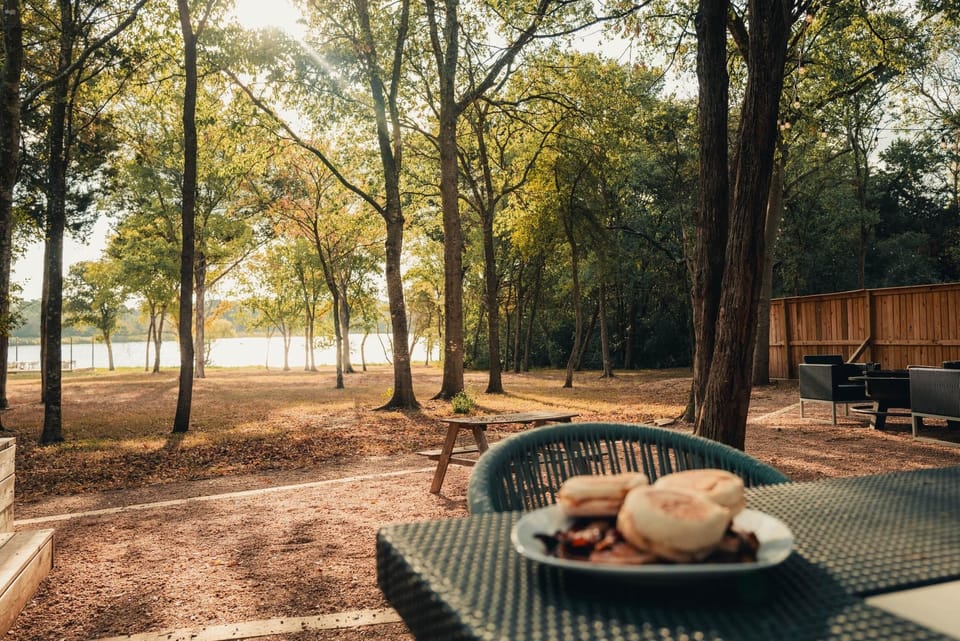 Lakefront Glamping Cabin Near Austin