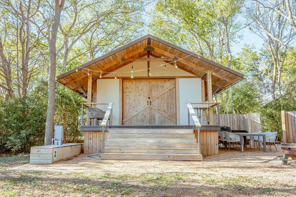 Glamping Cabin Lakefront