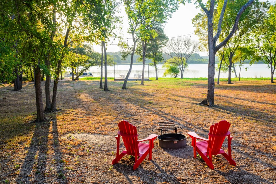 Beautiful Lakefront Views