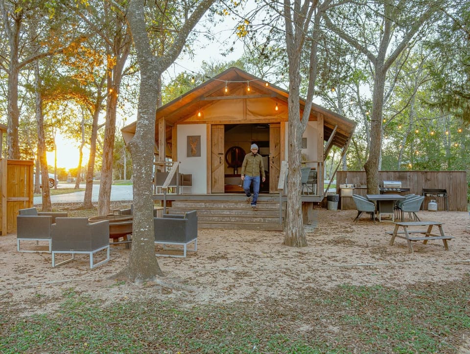 Lakefront Glamping Cabin Near Austin
