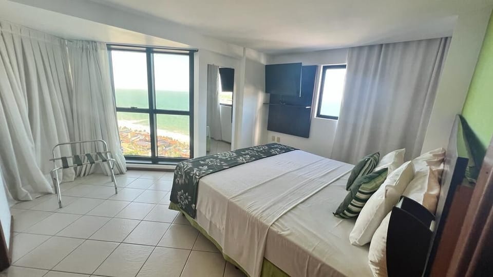 Business Suite, 2 Bedrooms | Minibar, in-room safe, free WiFi, bed sheets
