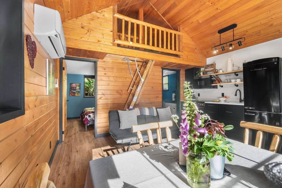 Amenities kitchen bathroom endy linens nakusp rental vacation
