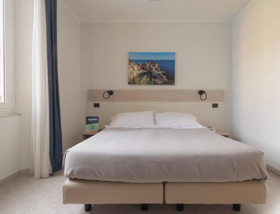 Double Room | In-room safe, cribs (surcharge), WiFi (free), bed sheets