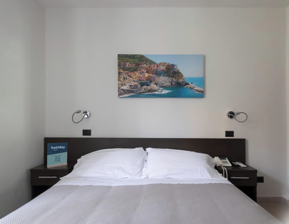 Double Room | In-room safe, cribs (surcharge), WiFi (free), bed sheets