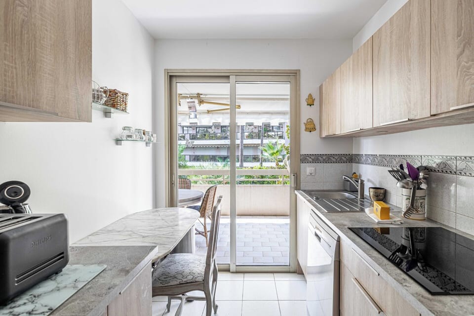 Apartment | Private kitchen | Fridge, microwave, oven, stovetop