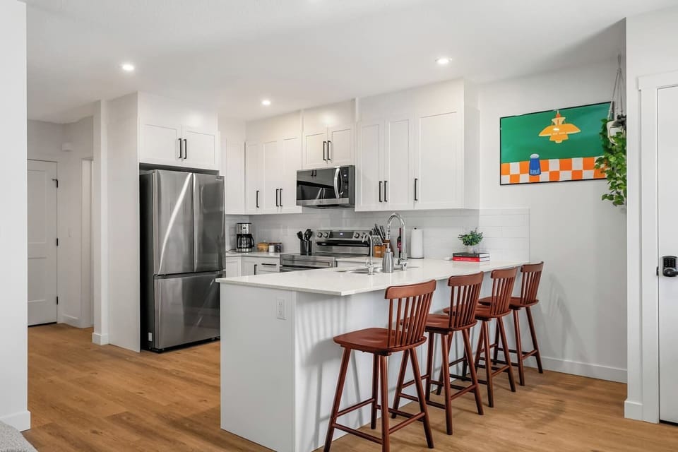 Full kitchen with a drip coffee maker, blender, crockpot and kid`s plates & utensils. Plenty of seating for 4 at the island.