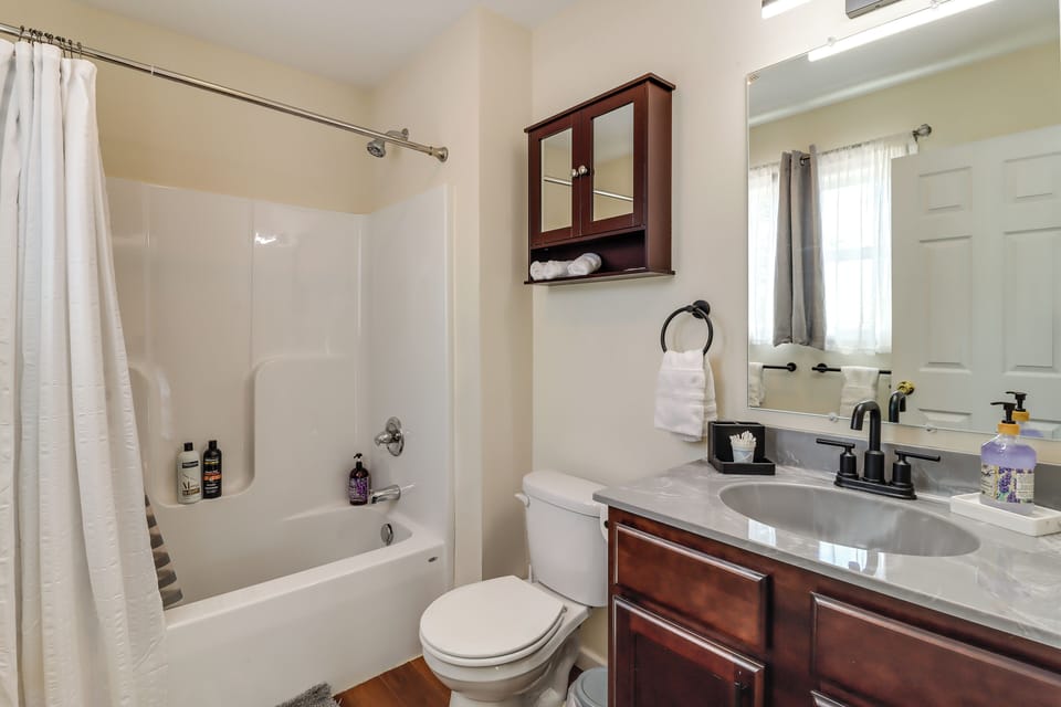 Bathroom | Main Level