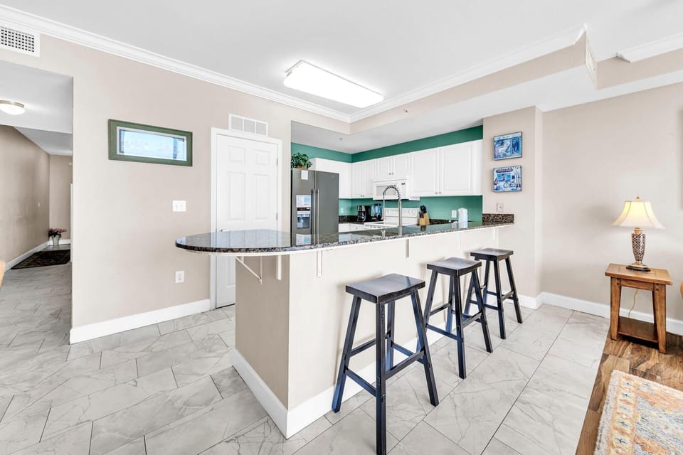Condo, 1 King Bed with Sofa bed (Tidewater 906) | Private kitchen