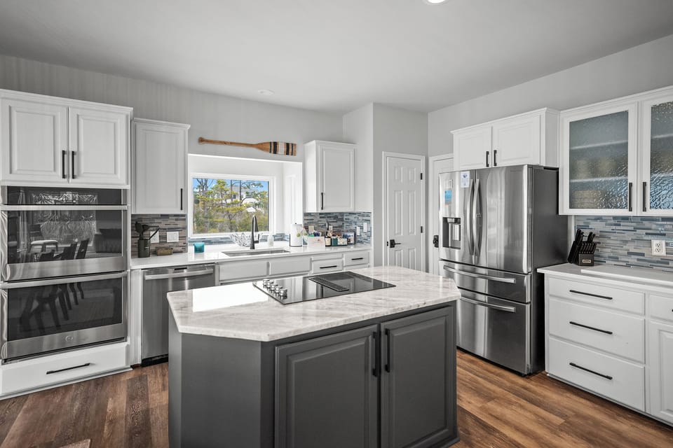 Large Kitchen with all Stainless Steel Appliances! 
