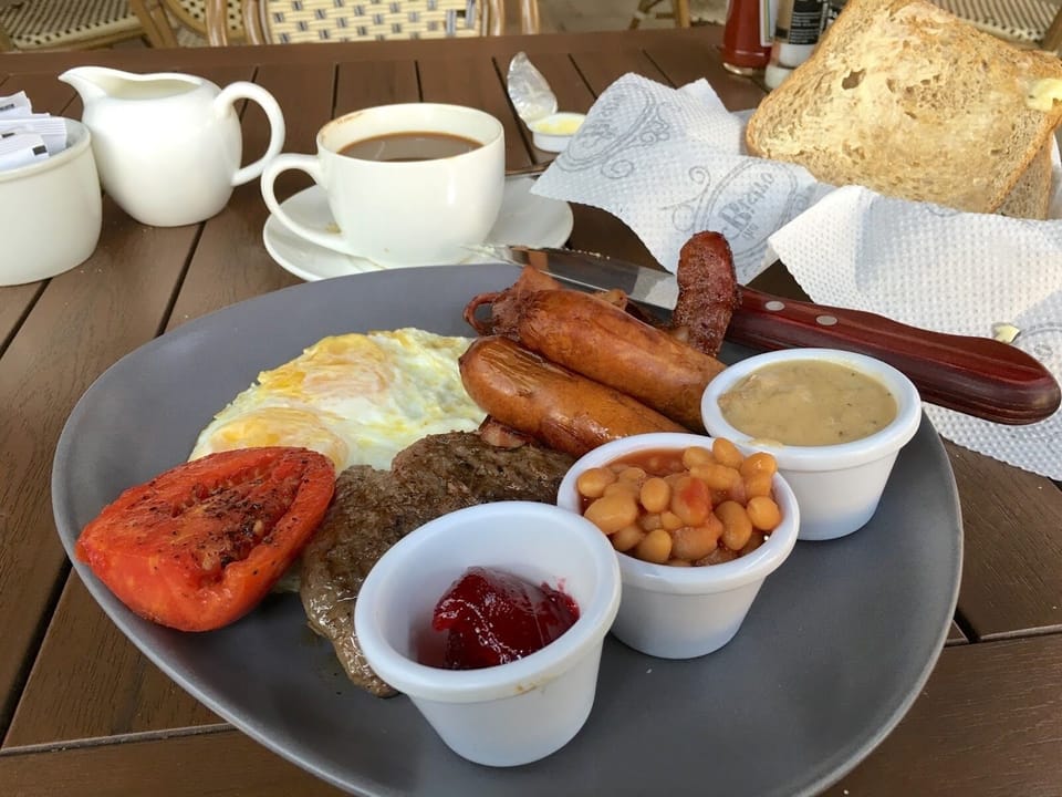 Free daily English breakfast