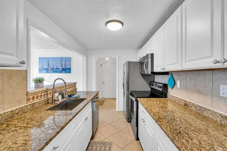 Dishwasher available to make meal clean up a breeze!