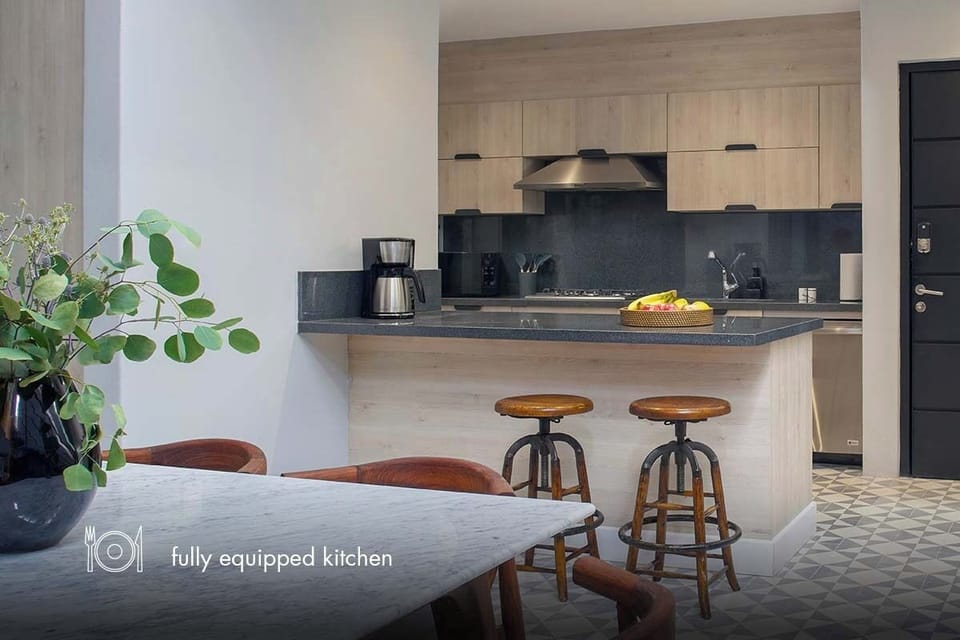 Casita Jamaica | Private kitchen | Full-size fridge, microwave, toaster, blender